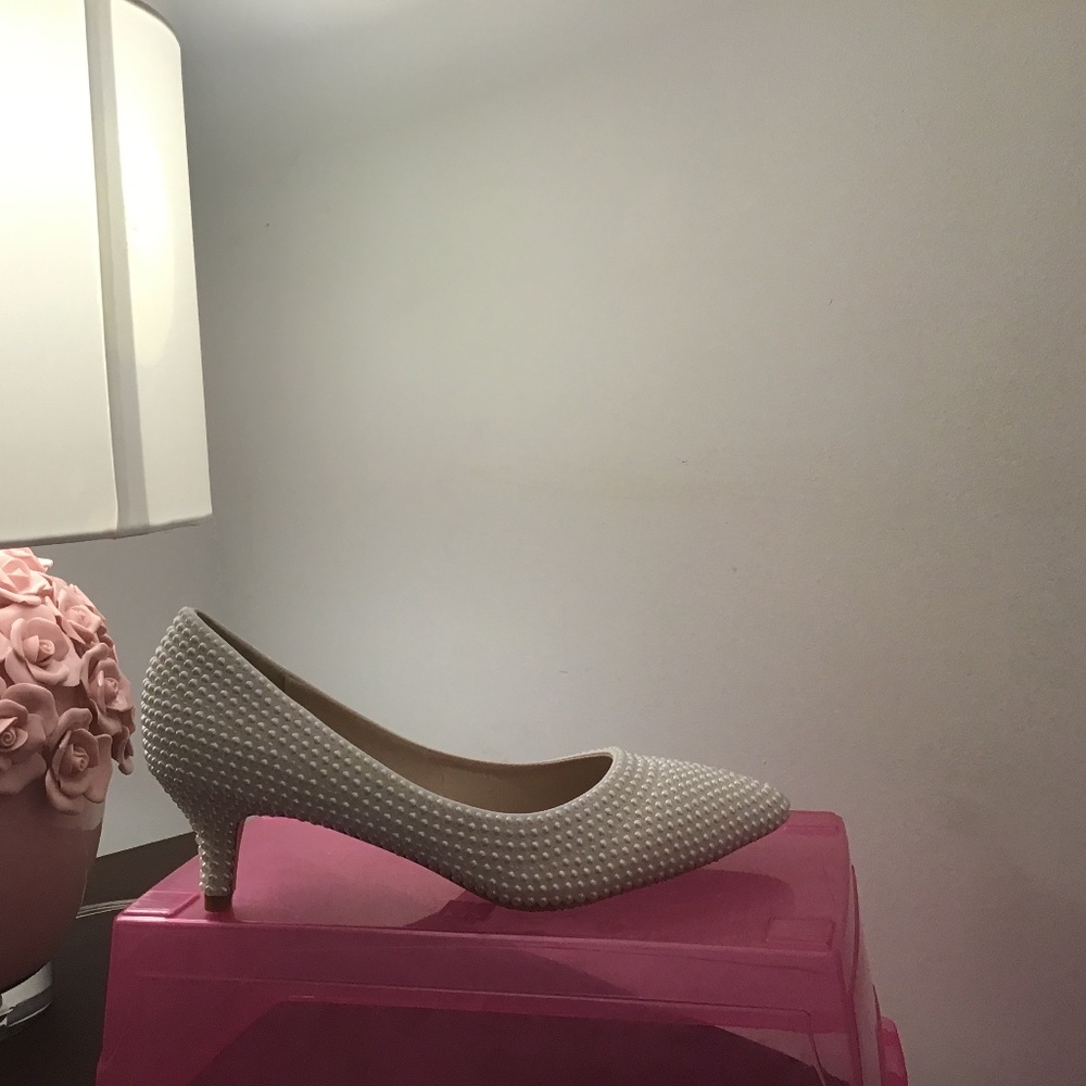Pearl wedding shoes